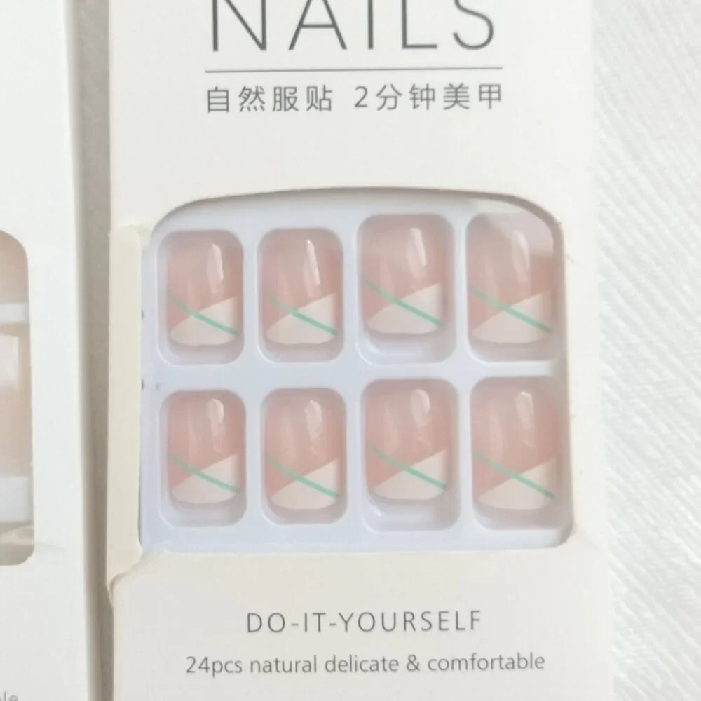 Set of four press on nails NEW - Picture 4 of 5